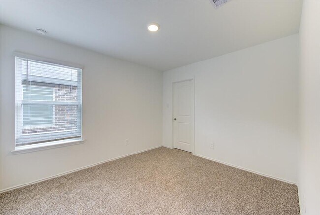 Building Photo - 24434 Elmwood Falls Dr