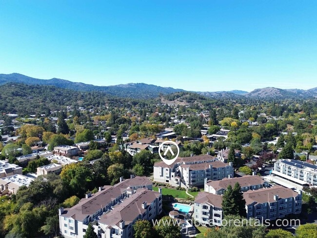 Building Photo - 852 Diablo Ave