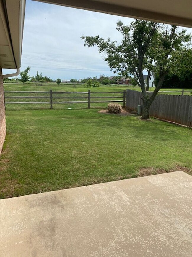 Building Photo - Super Clean Home in Stonebrook at Coffee Creek