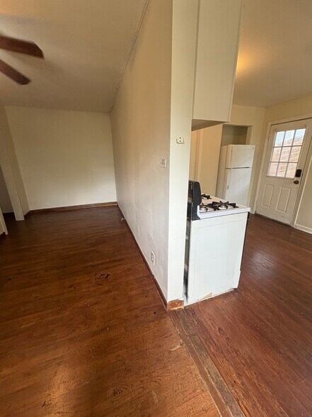 Building Photo - 208 Claremont Ave