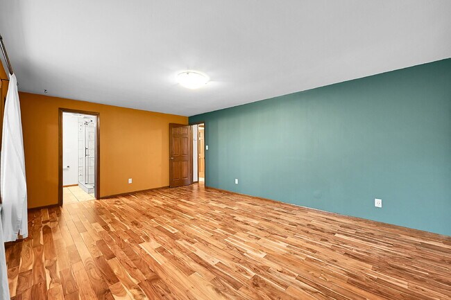 Building Photo - $2,895.00, 4 bed, 3.5 bath, located in Col...