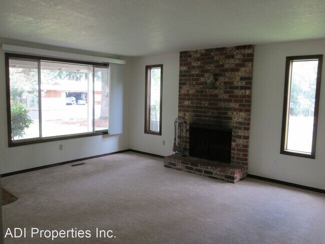 Building Photo - 3 br, 2 bath House - 17640 SW Wright St.