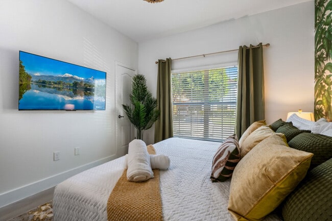 Building Photo - 8928 Cuban Palm Rd