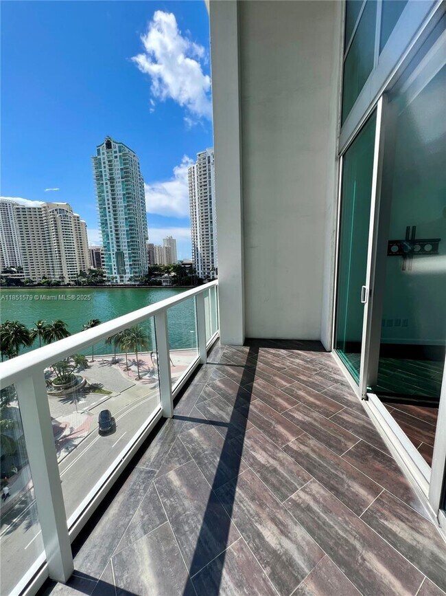 Building Photo - 300 S Biscayne Blvd