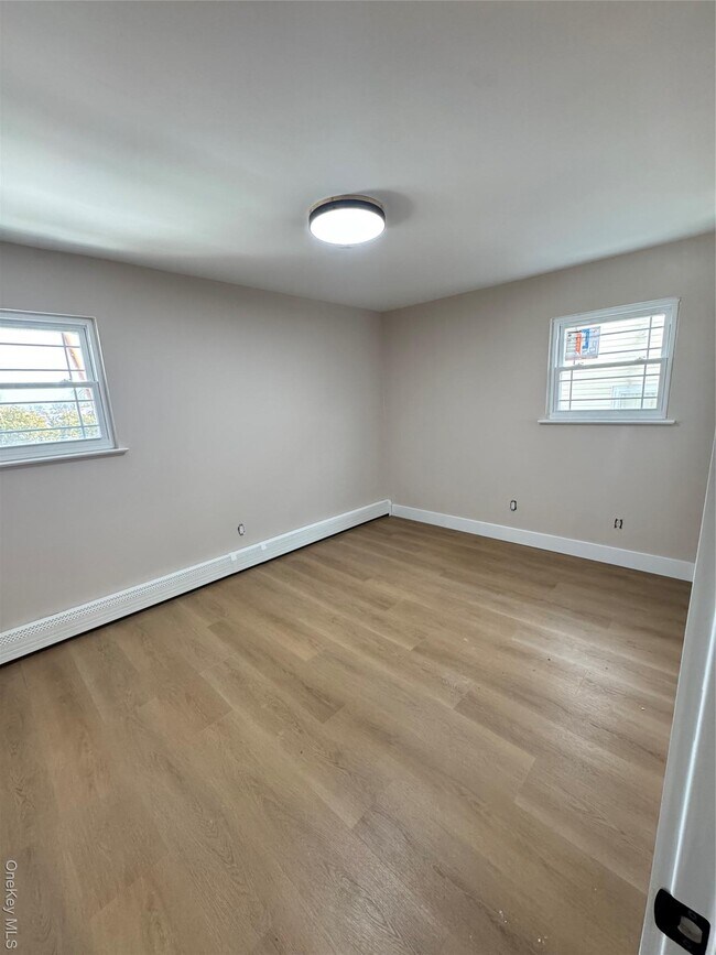 Building Photo - 15 Valerie Dr