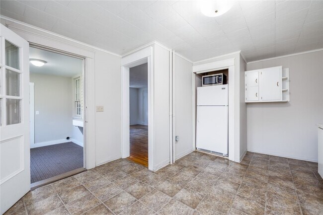 Building Photo - 757 Holt Rd