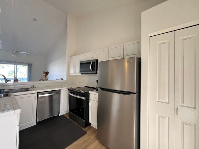 Building Photo - 75-6081 Alii Drive #BB203