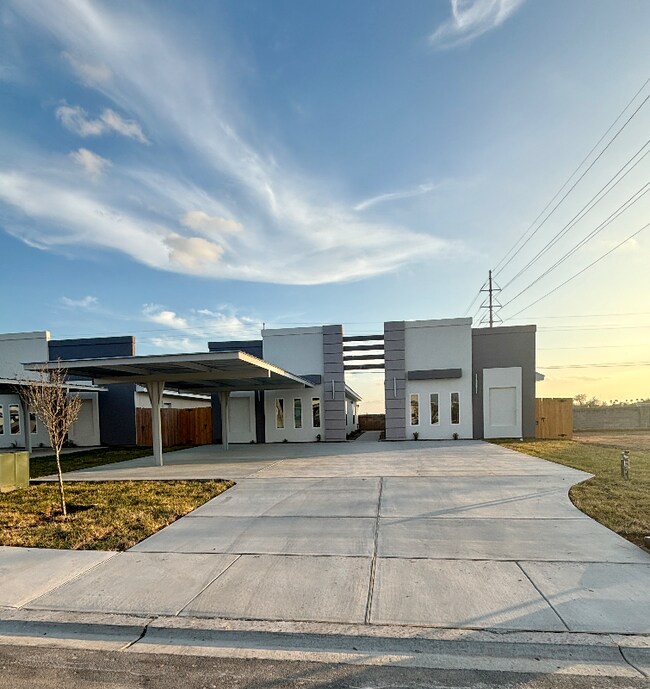 Building Photo - 3012 W Kenwood St