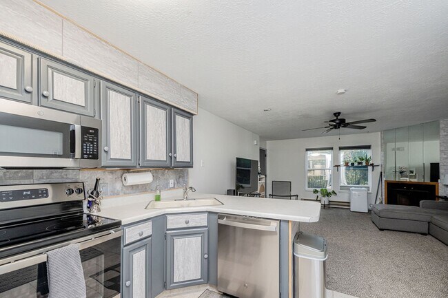 Building Photo - 3615 N Wolf Creek Dr