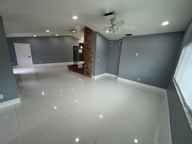 Building Photo - Beautiful 3 Bedroom Home in West Lauderhill
