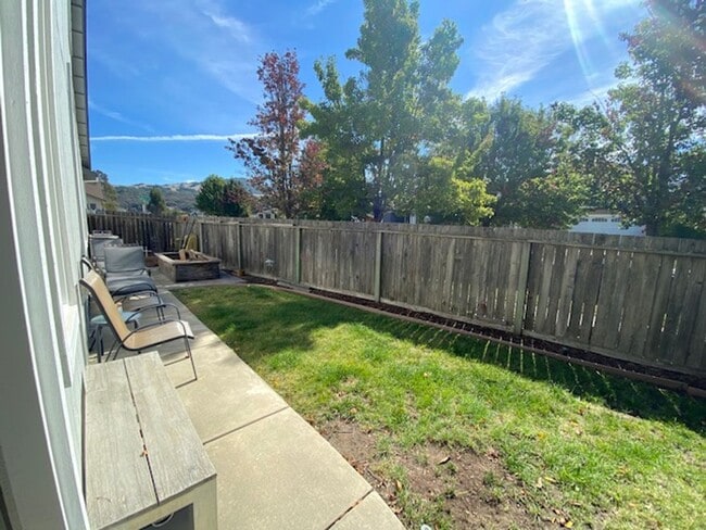 Building Photo - ~Beautiful 3 Bed 2 Bath House in Santa Rosa~