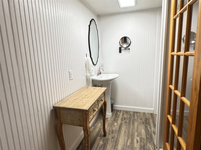 Building Photo - 879 Christmas Rd