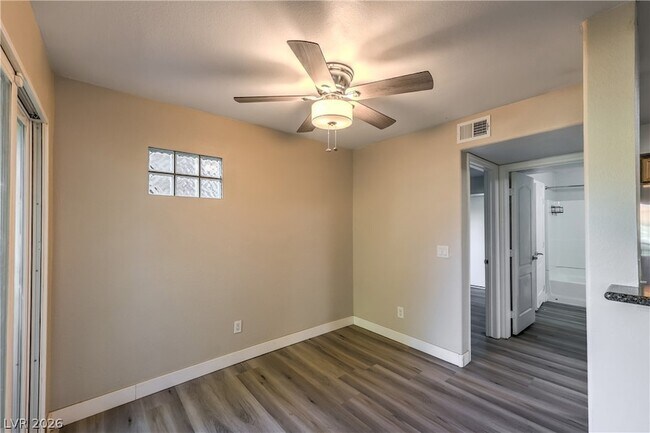 Building Photo - 3145 E Flamingo Rd
