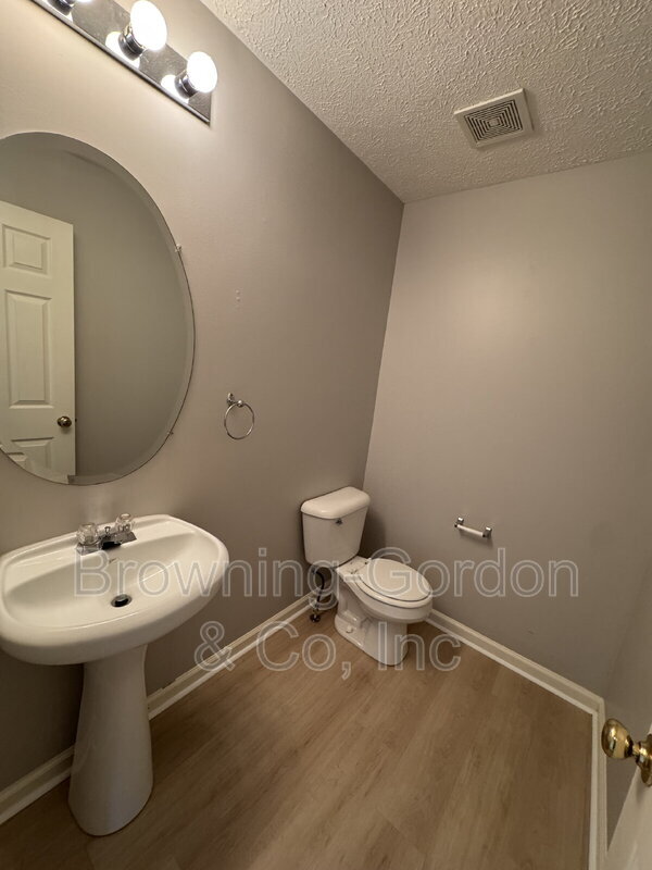 Building Photo - 2757 Welshcrest Dr