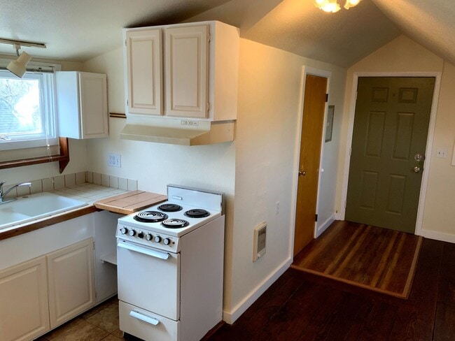 Building Photo - 1 Bedroom Unit in Whiteaker