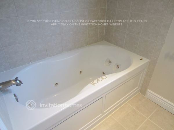 Building Photo - 160 Lakehurst Dr