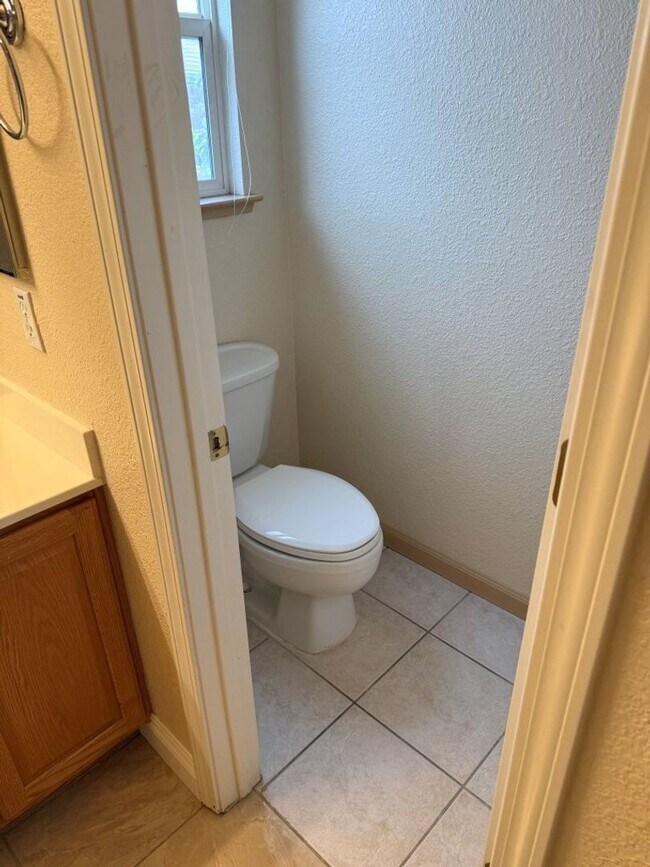 Building Photo - Modern 4 Bedroom w/ Loft Stonegate Area Vacaville *Star Rentals