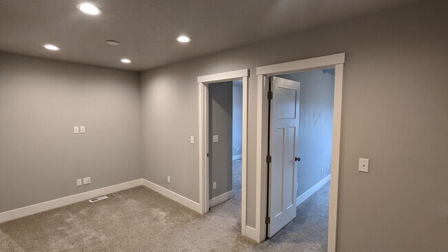 Building Photo - Post Falls Crown Pointe Home