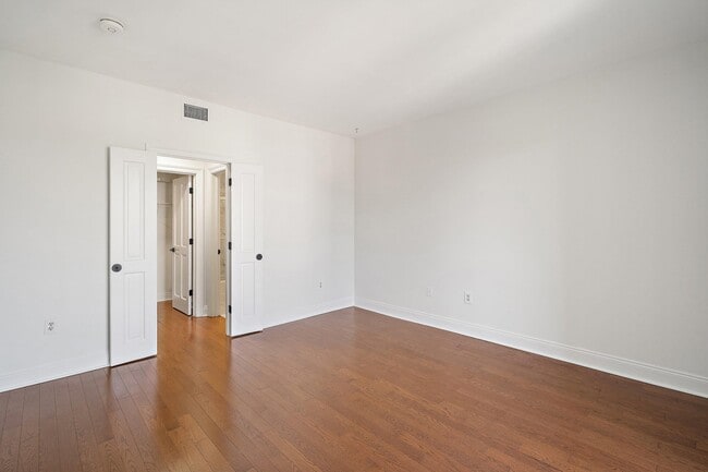 Building Photo - 110 Shearwater Ct E