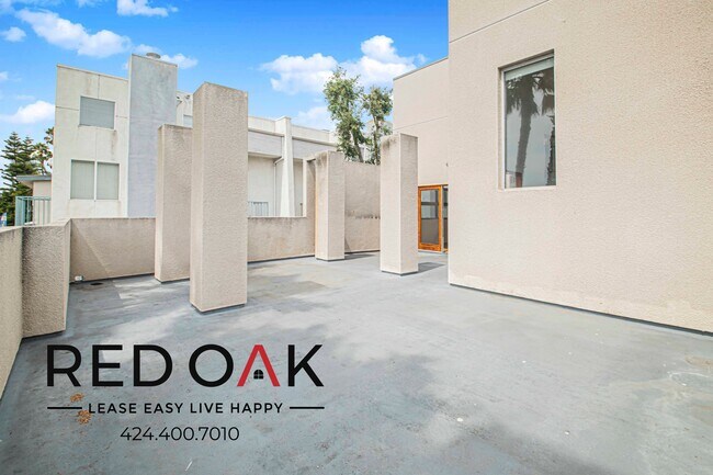 Building Photo - 1011 Pico Blvd