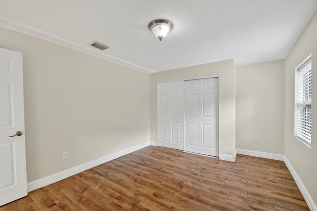 Building Photo - 422 W Ocean Ave