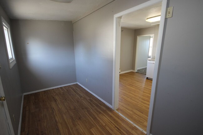 Building Photo - Sunnyside single family home with oversize...