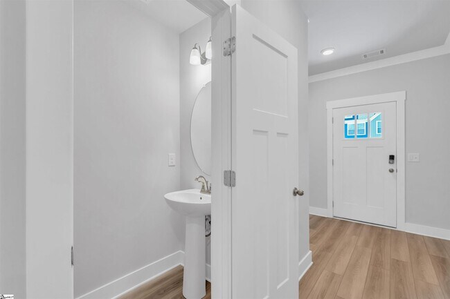 Building Photo - 46 Mardale Ln