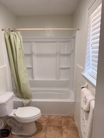 Building Photo - 848 Gore Rd