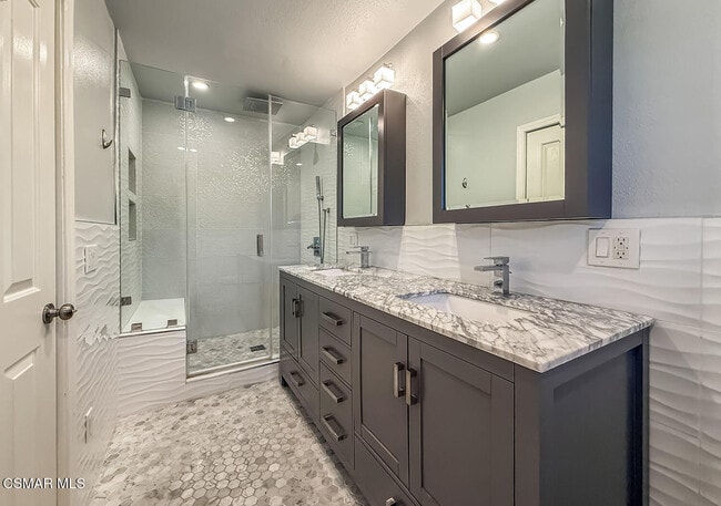 Building Photo - 5470 Seine Ct