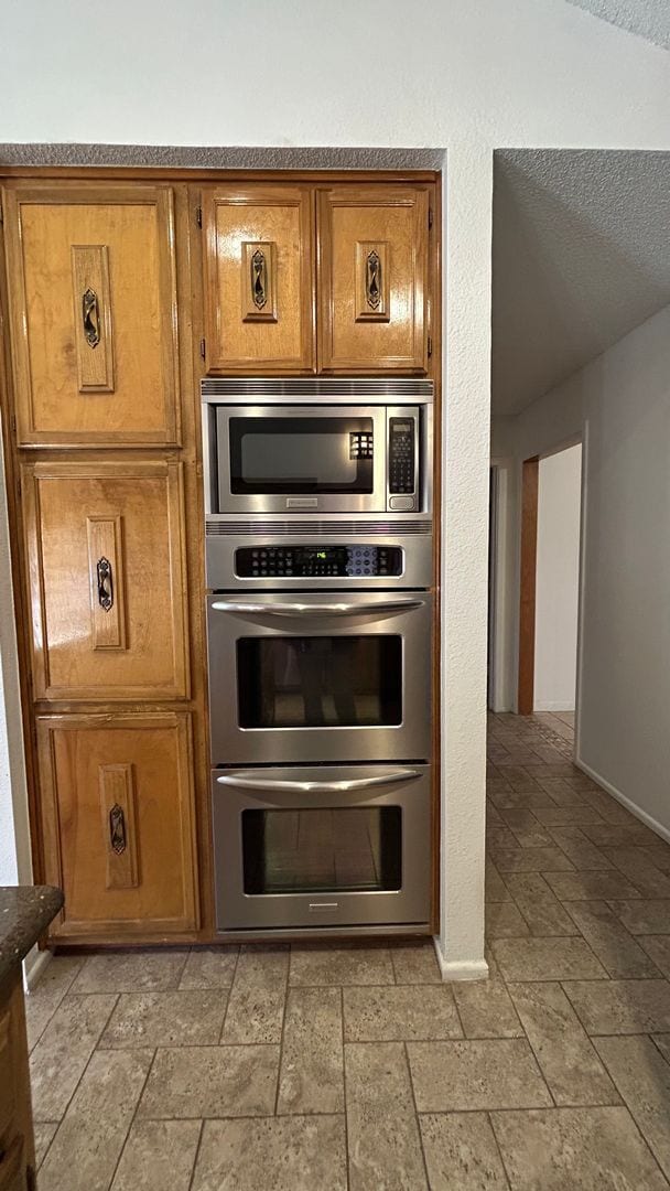 Building Photo - Large Family Home in Country Club North