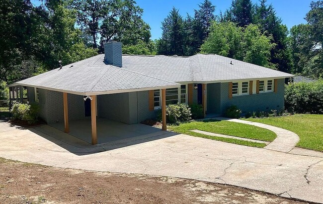 Building Photo - Peaceful home in Forest Acres!