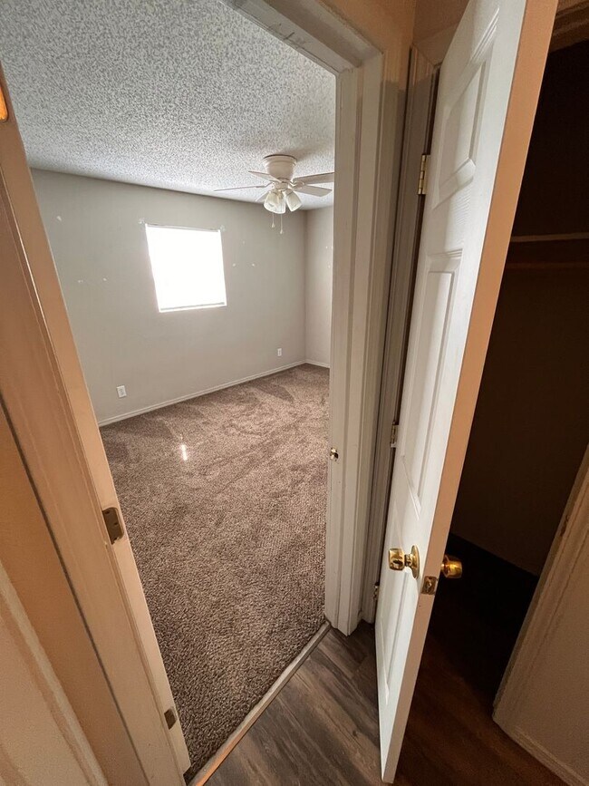 Building Photo - Brentwood 3 bedroom & 2 bathroom home, Huge Fenced Yard