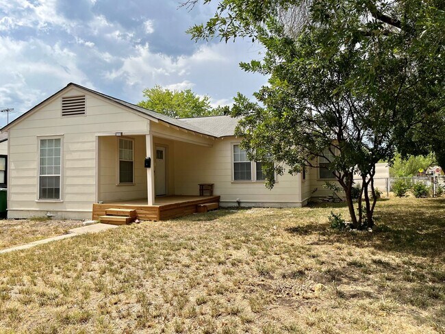 Building Photo - 703 W Olmos Dr