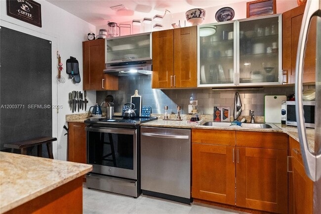 Building Photo - 100 Edgewater Dr