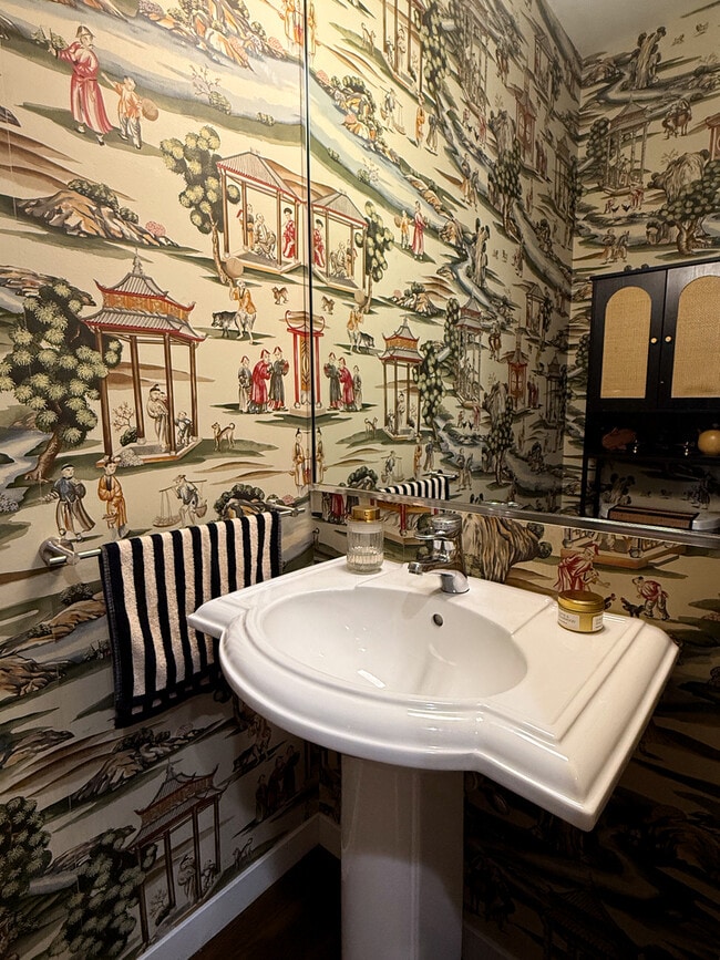 Building Photo - 943 W Huron St