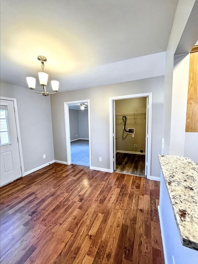 Building Photo - 3-Bedroom Home with Convenient Access to N...