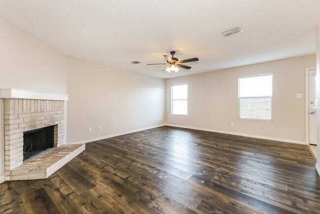 Building Photo - 1446 Stewart Dr