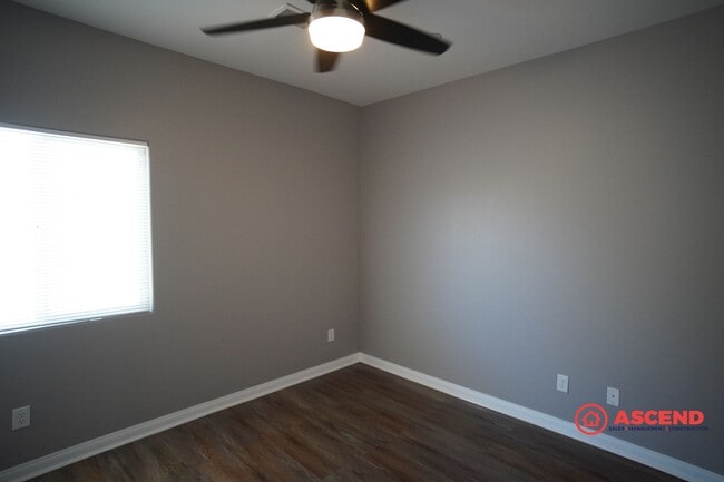 Building Photo - Beautiful 4 Bedroom SW Home Close to Freeway!