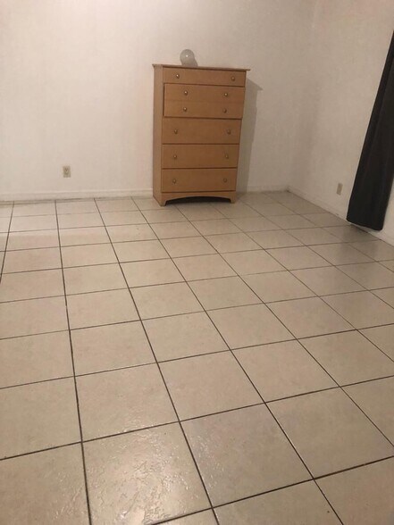 Primary Photo - 1420 N 69th Way