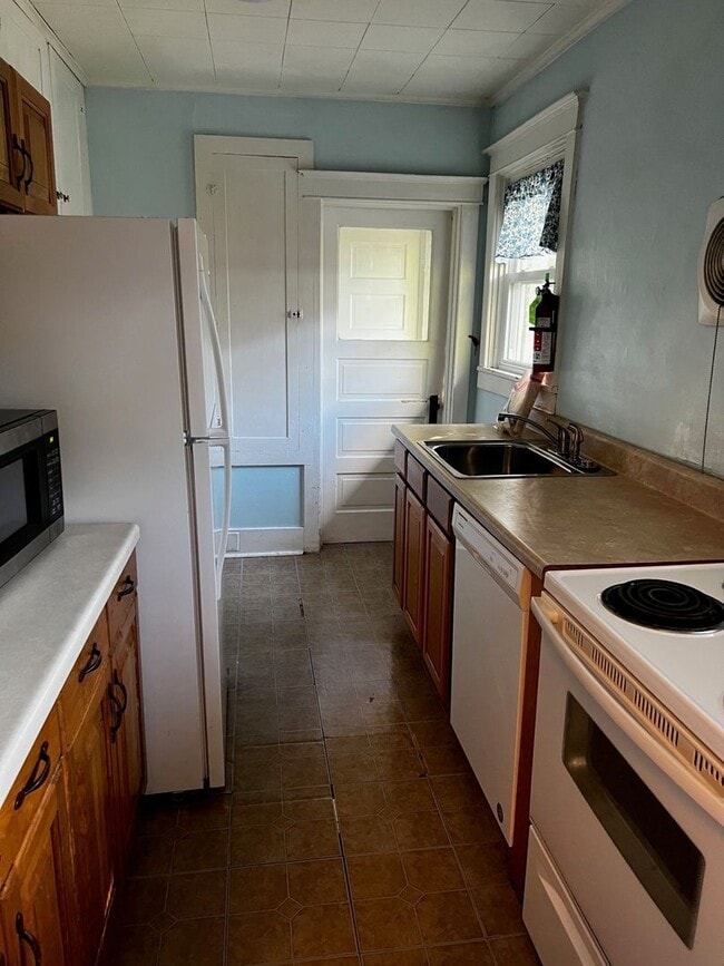 Building Photo - 3 Bedroom, 2 Bath House
