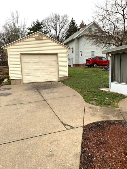 Building Photo - 601 Lincoln Ave NW