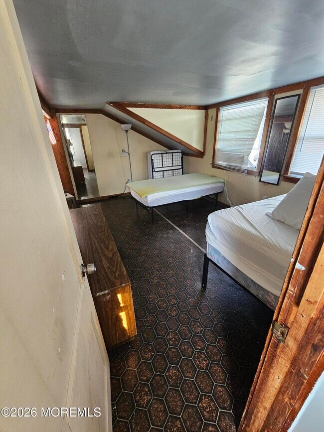 Building Photo - 103 16th Ave