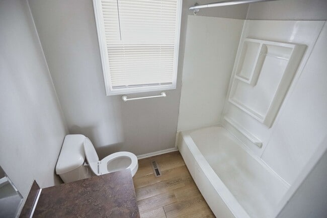 Building Photo - 3403 Robin Ave SW