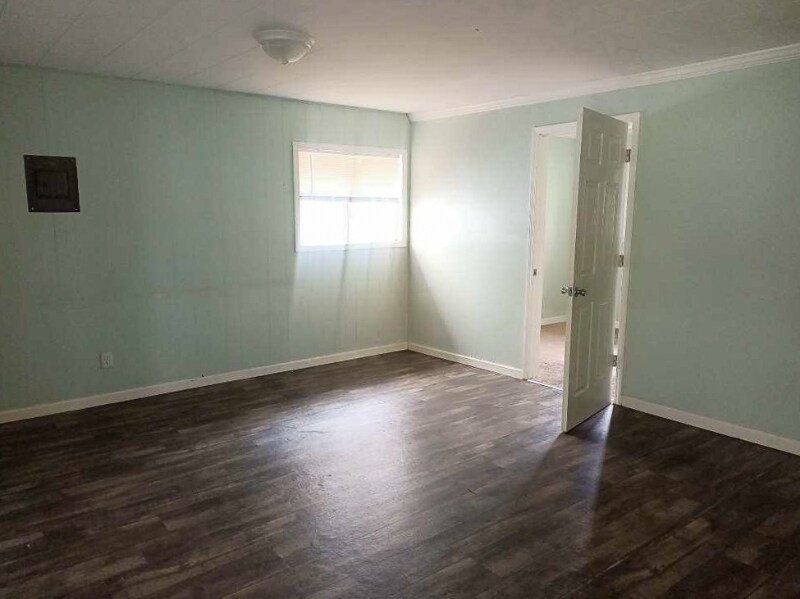 Building Photo - 416 S Ave J