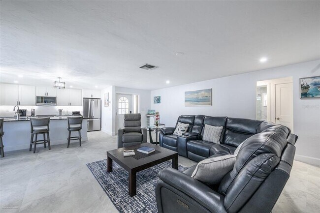 Building Photo - 149 Crescent Dr