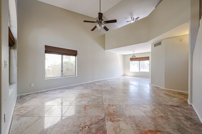 Building Photo - Stunning 3 bedroom, 2.5 bathroom Gold Cour...