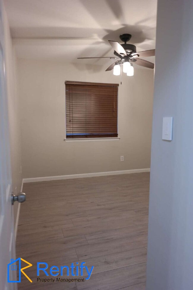 Building Photo - Updated! 4BD/2BA Home in SW Bakersfield