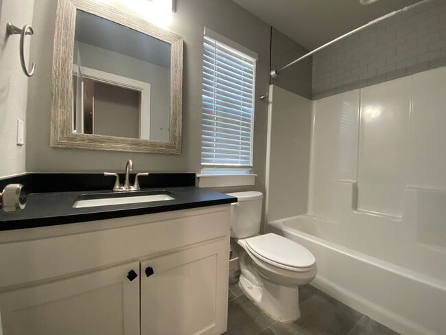 Building Photo - Stunning 3 bed 2.5 bath for rent in Coweta!!