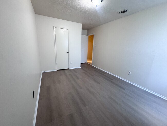 Building Photo - 14418 Moorfield Dr