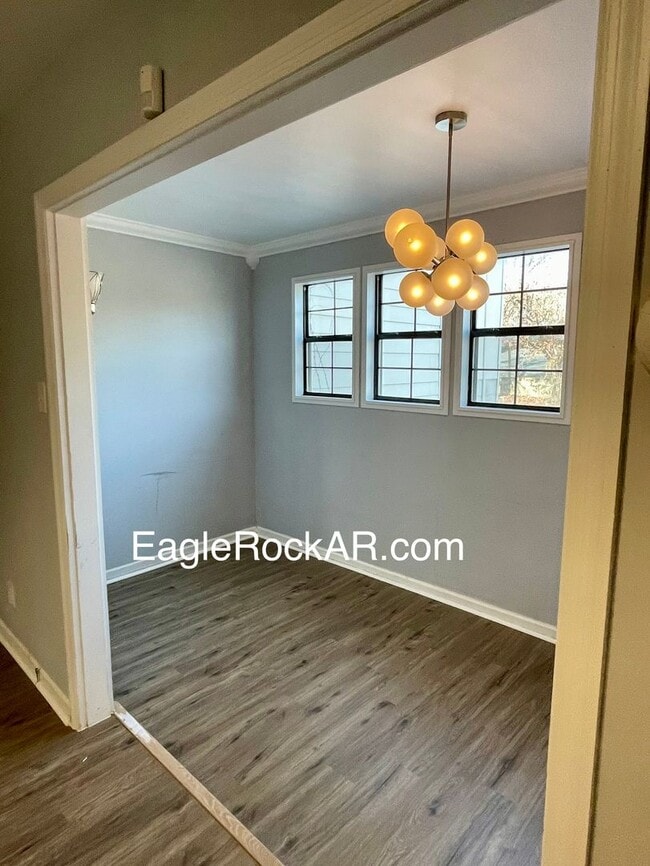 Building Photo - Cozy Townhome with Pool!